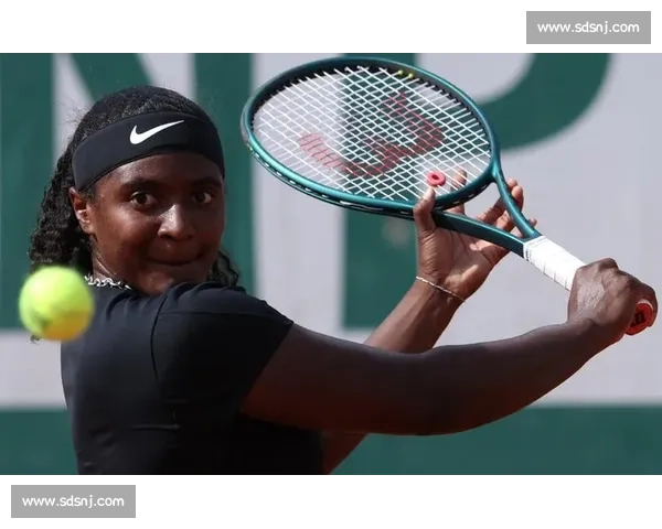 爆冷！黑马横扫法网决赛，谁能想到他是最终的王者